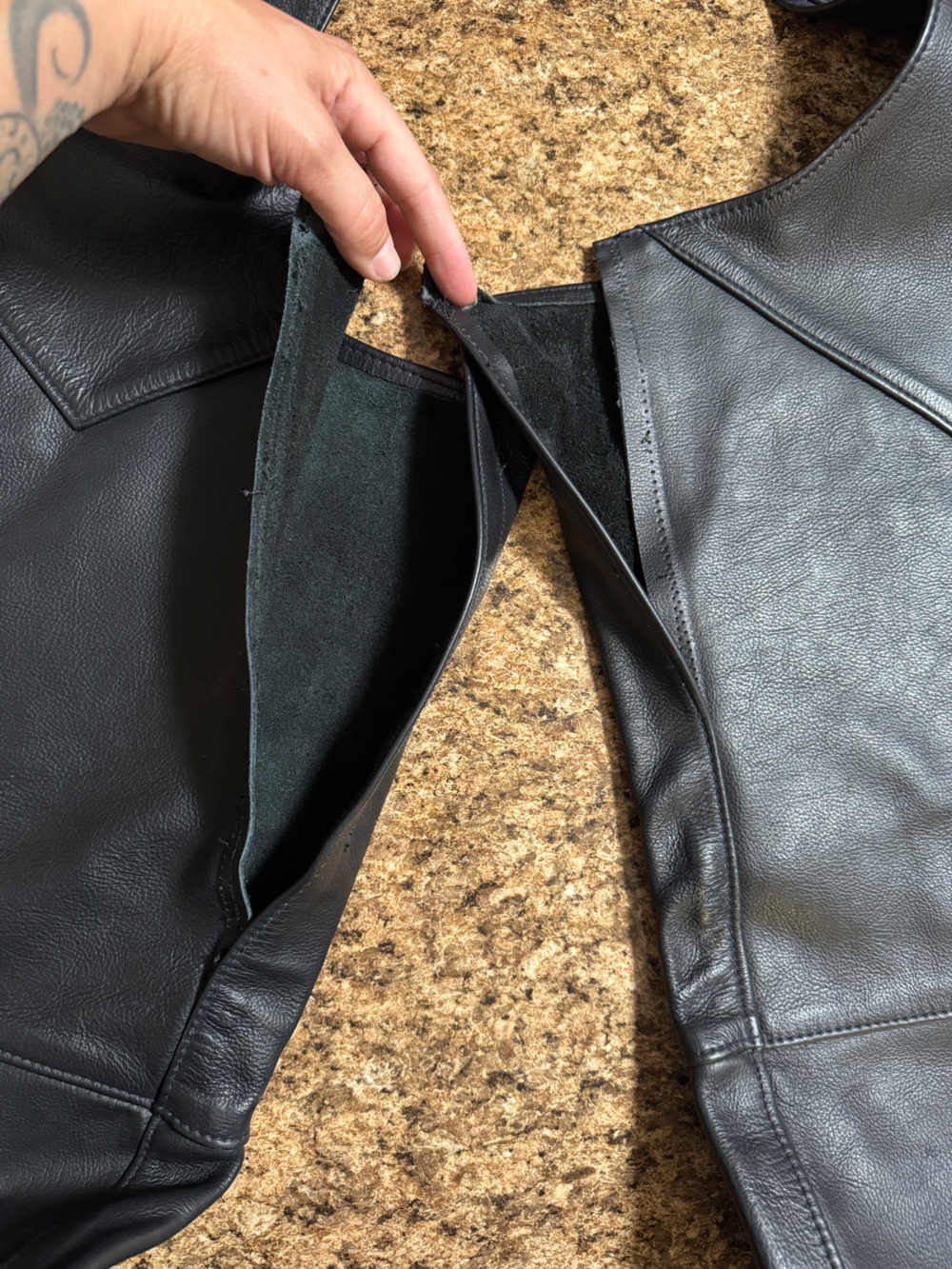 Harley-Davidson Black Leather chaps (Repair-Sewing required) - Picture 4 of 9